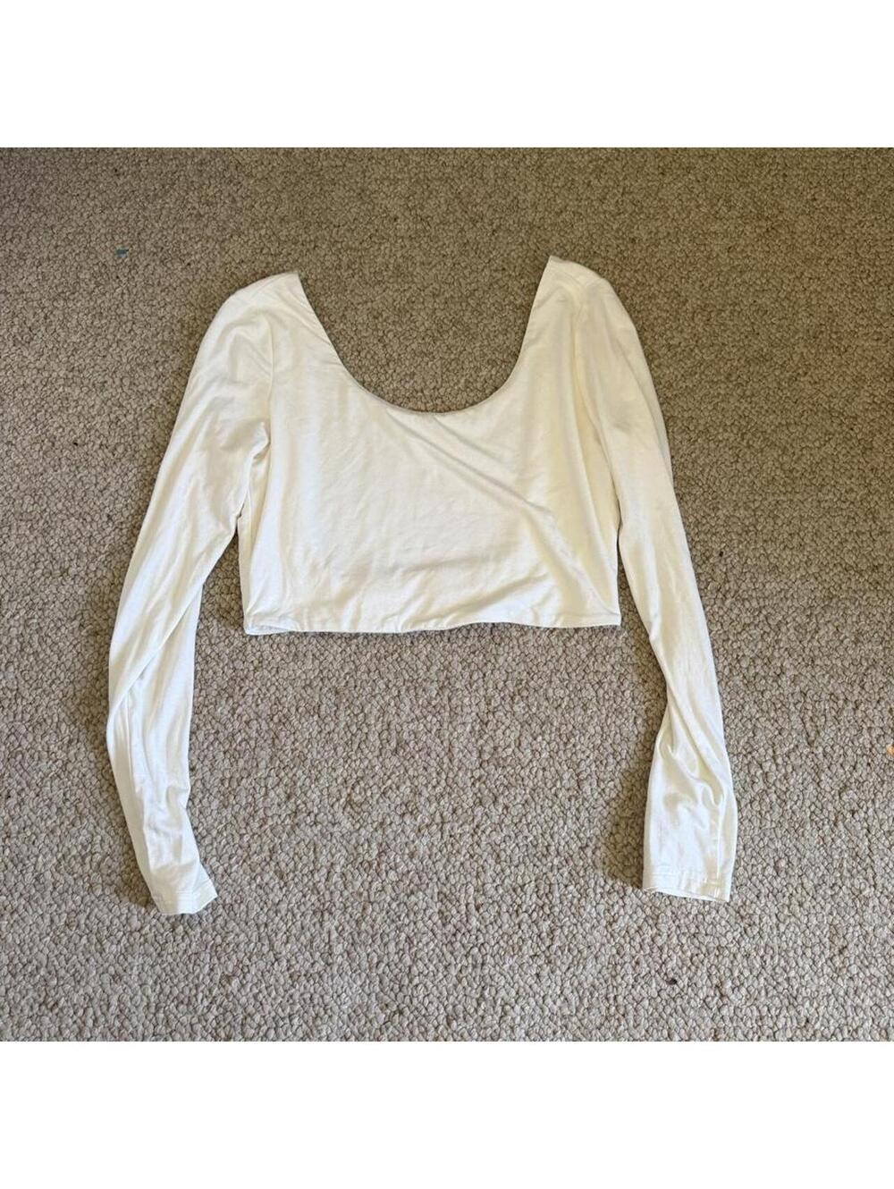 NWT Superdown white long sleeve crop top